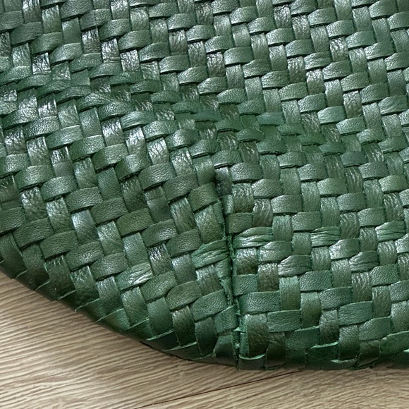 Clare V Grande Fanny - Picture 2 of 4